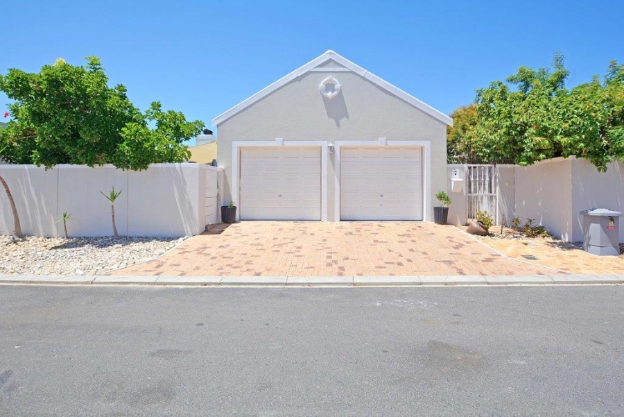 3 Bedroom Property for Sale in Sunningdale Western Cape